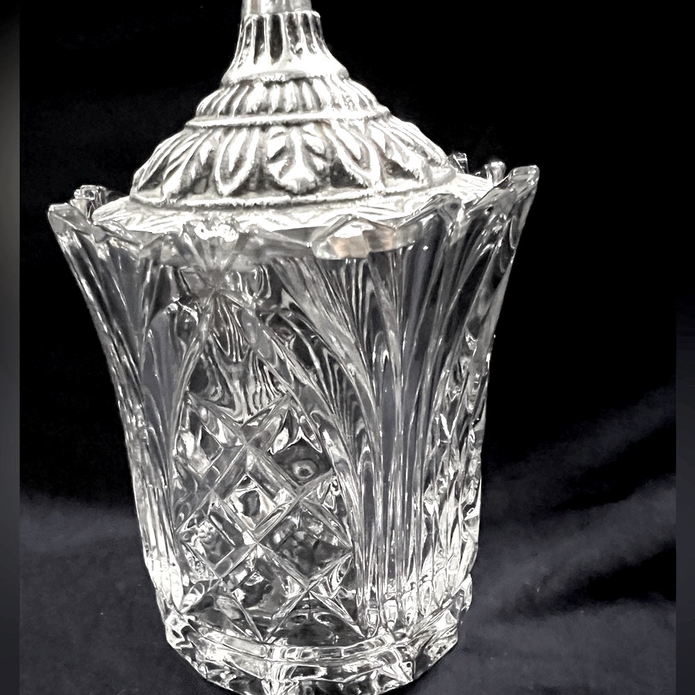 Fifth Avenue Crystal Candy Dish/Vase made in Poland. Perfect condition! - Picture 4 of 15
